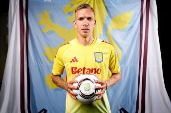 Aston Villa dapatkan Marco Bizot