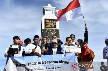 Ketika wartawan berpetualang ke Puncak Lawu