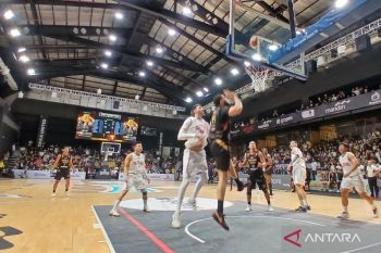 Dewa United tertinggal dari Pelita Jaya 33-45 di babak pertama