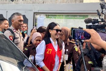 Hakim tolak eksepsi Nikita Mirzani terkait kasus pemerasan Reza Gladys