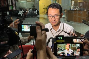 KPK menetapkan empat tersangka pada kasus gratifikasi pengadaan katalis
