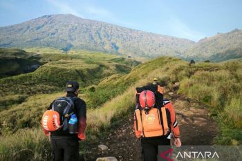 Menata ulang wisata pendakian Gunung Rinjani Lombok