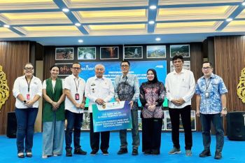 Bank Kalsel Serahkan CSR Pembangunan Spot Pasar Terapung di TMII