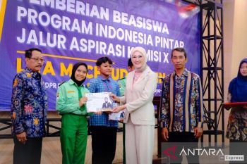 Komisi X DPR salurkan puluhan ribu beasiswa PIP Surabaya-Sidoarjo