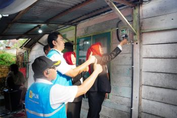 PLN sambung listrik gratis di Blora melalui Program Light up the Dream