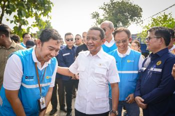 Menteri ESDM dan Direksi PLN tinjau langsung bantuan pasang baru listrik gratis