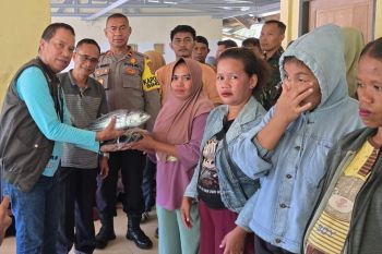 Donggala beri bantuan pangan di Sindue untuk turunkan stunting