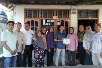 Bupati Lamtim dan Rektor Unila kunjungi calon mahasiswa penerima program beasiswa di Jabung