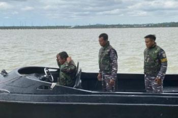 TNI AL evakuasi ABK kapal sembako yang tenggelam di Nunukan