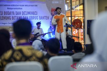 Pertunjukan Ubrug Banten di pusat perbelanjaan