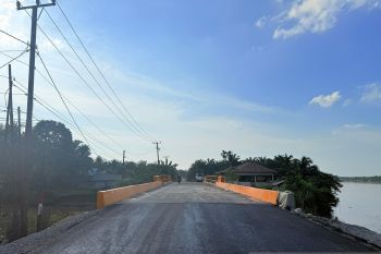 Janji Gubri Abdul Wahid Terwujud: Jembatan Sekayan Deras Inhu Tuntas Diperbaiki