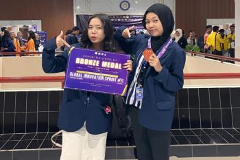 Mahasiswa FBIT UMPR raih medali perak pada Essay Competition Internasional GIS 2025