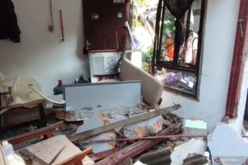 Dua rumah hancur akibat ledakan gas 12 kg di Duren Sawit