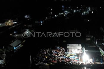Serunya menonton bioskop terapung di Desa Muara Enggelam