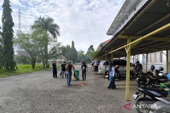 Pemkab Mukomuko pertahankan petugas kebersihan jalan