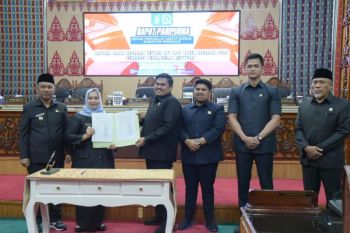 Bupati Kasmarni sampaikan Ranperda Pertanggungjawaban APBD 2024 di DPRD Bengkalis