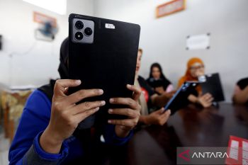 Penggunaan gawai berlebihan bisa berdampak buruk pada kesehatan anak