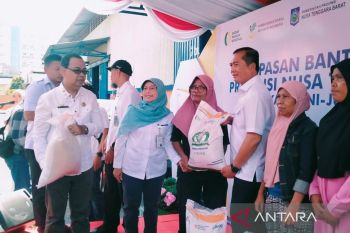 Pemprov NTB-Bulog salurkan Beras untuk ratusan ribu penerima bantuan pangan