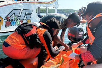 Tim SAR menemukan seorang nelayan yang hilang di perairan Teluk Lembata