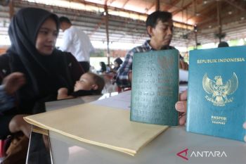 Pasbro, pengurusan paspor di warung kopi Banda Aceh