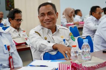 Bupati Tapin tunda mutasi pejabat demi fokus jalankan program