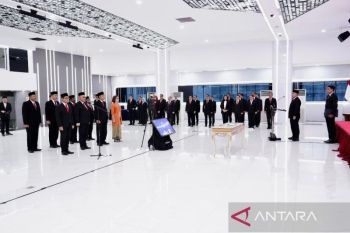 Lantik jabatan baru di lingkup eselon II, Menteri Nusron ingatkan 80 persen tugas pokok adalah pelayanan