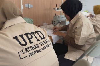 Buka peluang kerja, Disnakertrans Banten gelar pelatihan garmen