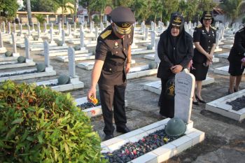 Peringati Hari Pengayoman, Kemenkum Lampung tabur bunga di TMP hormati jasa pahlawan