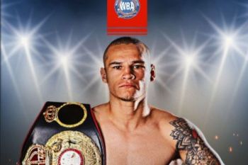 Jimenez mempertahankan gelar WBA setelah mencetak KO atas Torres