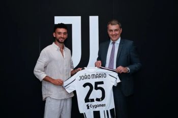 Juventus mendatangkan bek kanan Joao Mario dari Porto