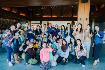 Anak-anak di Mandalika Lombok diedukasi tentang pariwisata berkelanjutan