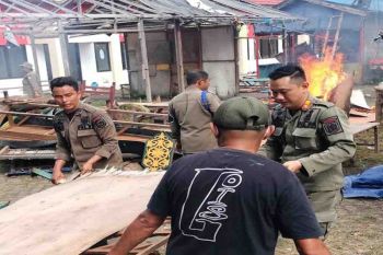 Pemkab Mura bongkar belasan lapak pedagang di Alun-Alun Jorih Jerah