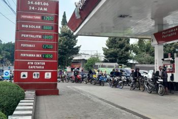 Hoaks! Pertamina batasi waktu pengisian BBM bagi mobil-motor