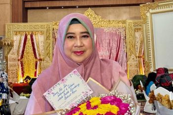 Menteri Buka Fashion Show Batik Kiambang di Pergelaran Budaya WFI