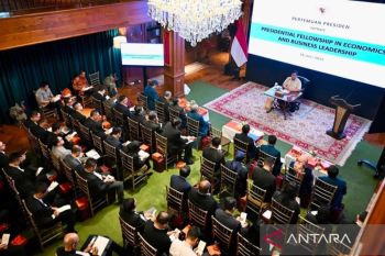 Presiden diskusi lima jam dengan 82 profesional muda di Hambalang