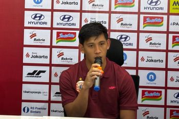 Penyerang Persija Eksel Runtukahu bertekad beri yang terbaik ke klub