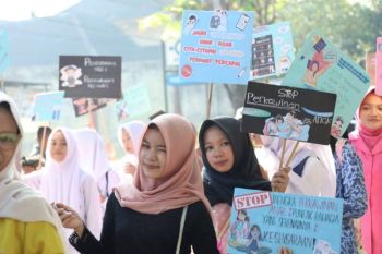 Ratusan anak di Lombok Tengah serukan stop nikah dini