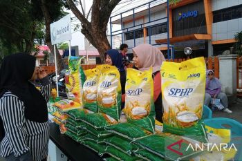 Bulog Riau sebut oknum pedagang nakal catut karung bekas beras SPHP