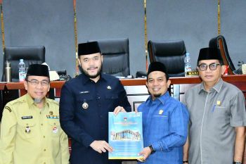 Pemkot dan DPRD Kota Padang sahkan Ranperda RPJMD 2025-2029