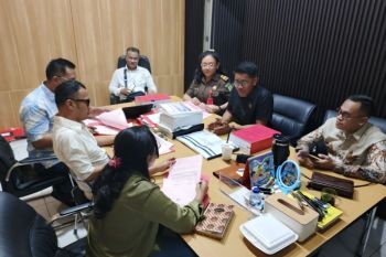 Kejati .melimpahkan tersangka korupsi Jamkrida NTT ke Kejari Kupang