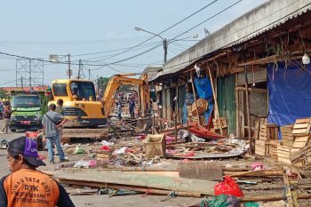 Pemkot Serang tertibkan PKL Pasar Rau untuk kembalikan fungsi trotoar