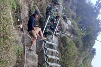 Jalur pendakian di kawasan Gunung Rinjani Lombok diperbaiki