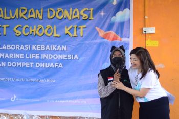 PT Tokio Marine Life dan Dompet Dhuafa Kepri salurkan peralatan sekolah untuk yatim dan dhuafa