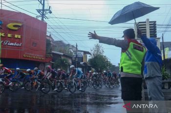 Hujan ringan hingga lebat diprakirakan guyur sejumlah daerah