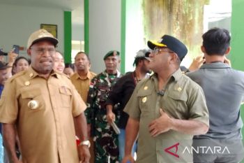 Pemkab Jayapura salurkan bantuan delapan ton beras di Distrik Airu