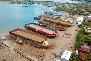 Industri galangan Kapal di Barru hemat 23 persen berkat listrik PLN