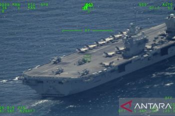 TNI AL mengerahkan KRI latihan manuver dengan kapal induk Inggris