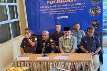 Gubernur Mahyeldi Apresiasi Pemusnahan Barang Ilegal oleh Bea Cukai: "Lindungi Negara, Jaga Kesehatan Masyarakat"