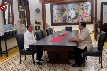 Momen Prabowo dan Jokowi makan Bakmi Jawa di Solo