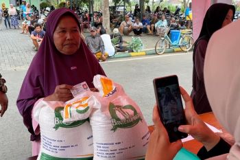 Bulog distribusikan beras bantuan ke 33 Kecamatan di Malang